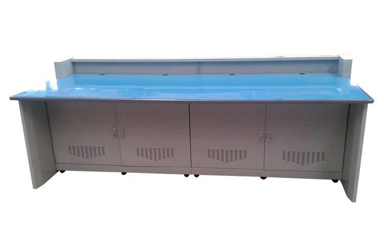 監(jiān)控操作臺